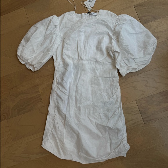 DISSH linen Bullock gathered dress - Picture 2 of 5